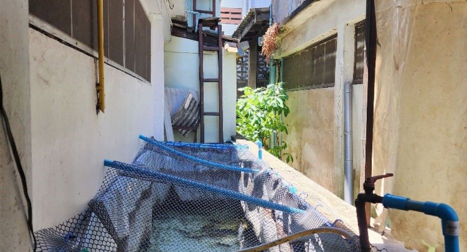 For sale 5 bedrooms house in Phra Pradaeng, Samut Prakan