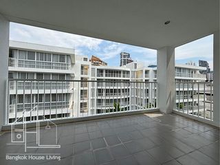 For rent 4 bedrooms condo in Watthana, Bangkok