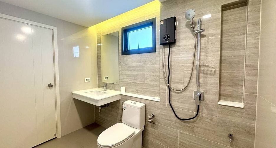 For rent 4 bedrooms house in East Pattaya, Pattaya