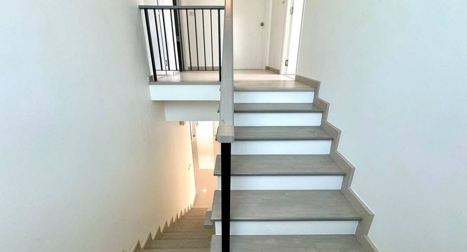 For rent 4 bedrooms house in East Pattaya, Pattaya