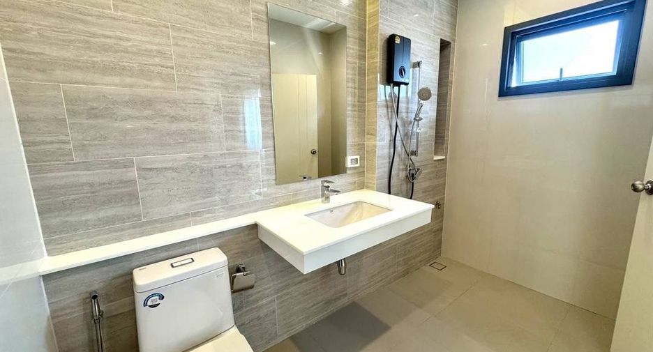 For rent 4 bedrooms house in East Pattaya, Pattaya