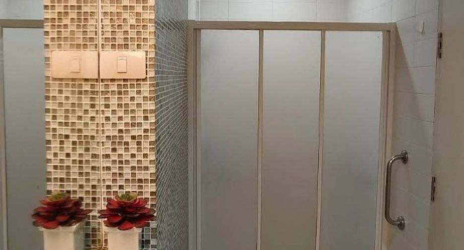 For rent 4 ベッドルーム house in Saphan Sung, Bangkok