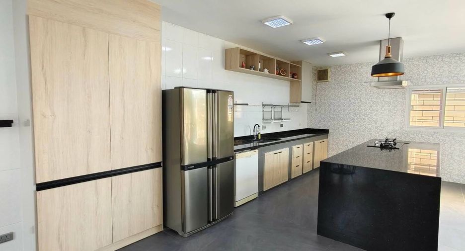 For rent 4 ベッドルーム house in Saphan Sung, Bangkok