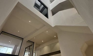 For rent and for sale 5 bedrooms townhouse in Watthana, Bangkok
