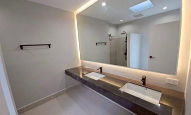For sale 5 bedrooms house in Chatuchak, Bangkok