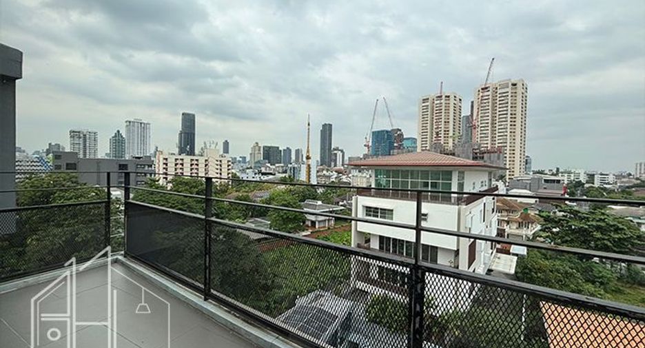 For rent 2 bedrooms condo in Watthana, Bangkok