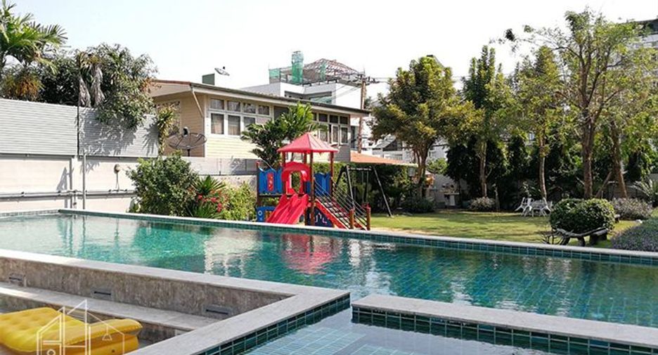 For rent 2 bedrooms condo in Watthana, Bangkok