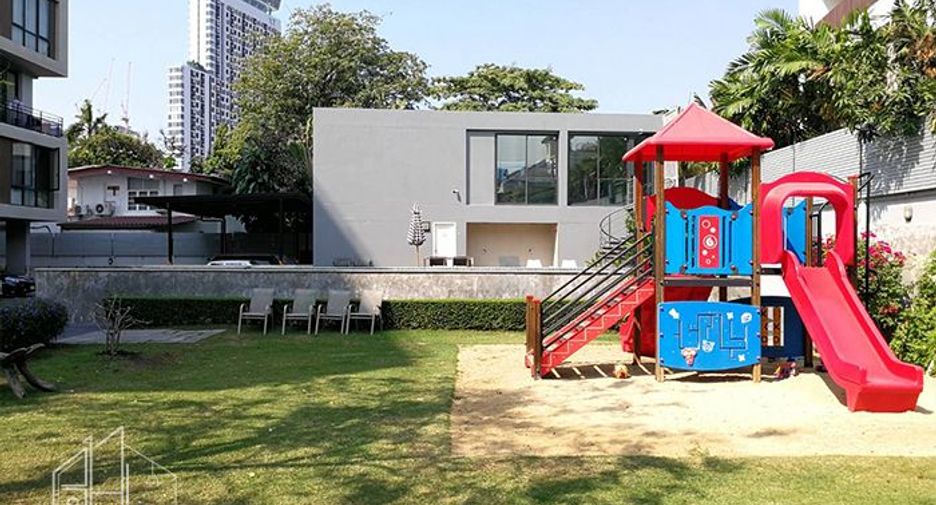 For rent 2 bedrooms apartment in Watthana, Bangkok