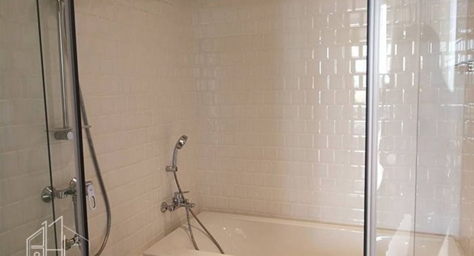 For rent 2 bedrooms apartment in Watthana, Bangkok