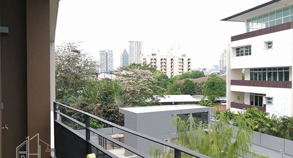 For rent 2 bedrooms apartment in Watthana, Bangkok
