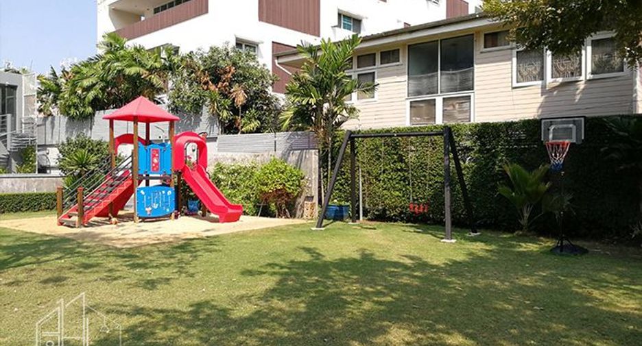 For rent 2 bedrooms apartment in Watthana, Bangkok
