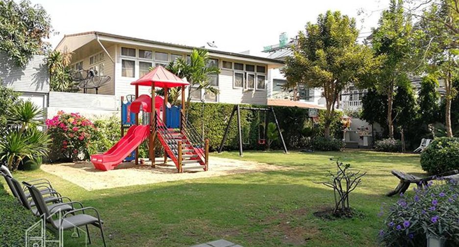 For rent 2 bedrooms apartment in Watthana, Bangkok