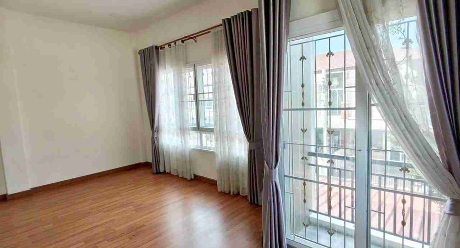 For sale 3 ベッドルーム house in Khlong Sam Wa, Bangkok