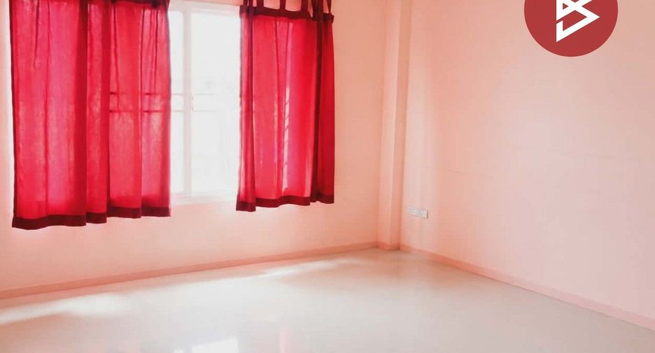 For sale 3 bedrooms townhouse in Si Racha, Chonburi