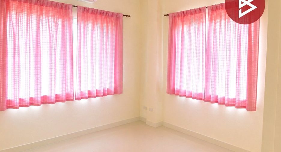 For sale 3 bedrooms townhouse in Si Racha, Chonburi