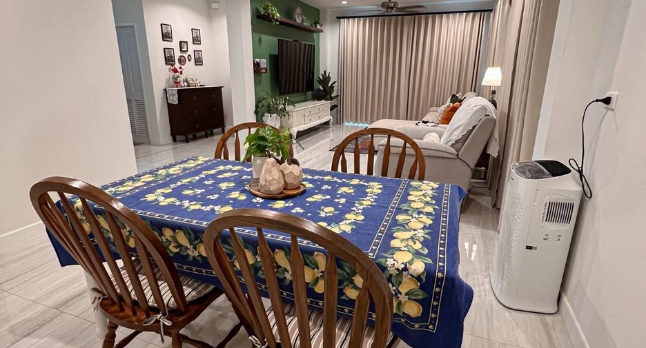For sale 4 bedrooms house in Mueang Chiang Mai, Chiang Mai