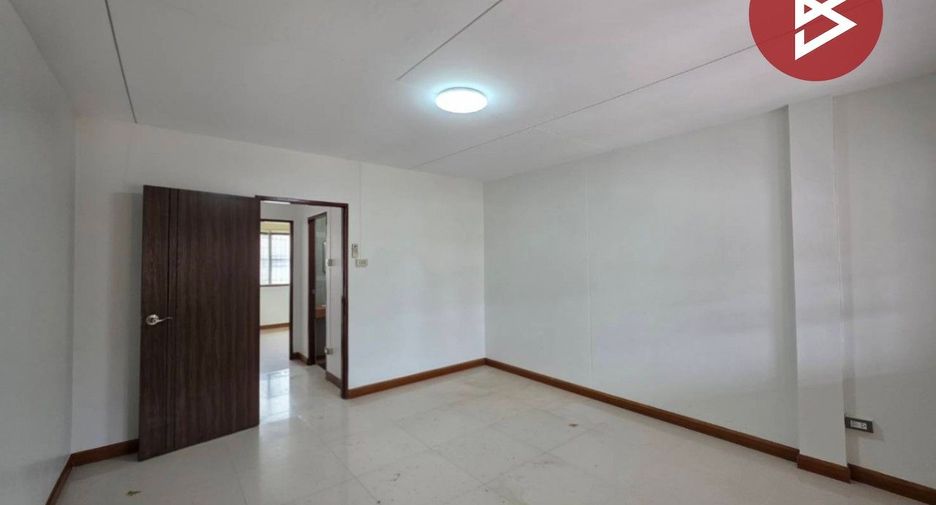 Reihenhaus zum Kauf mit 2 Zimmer in Lat Phrao, Bangkok