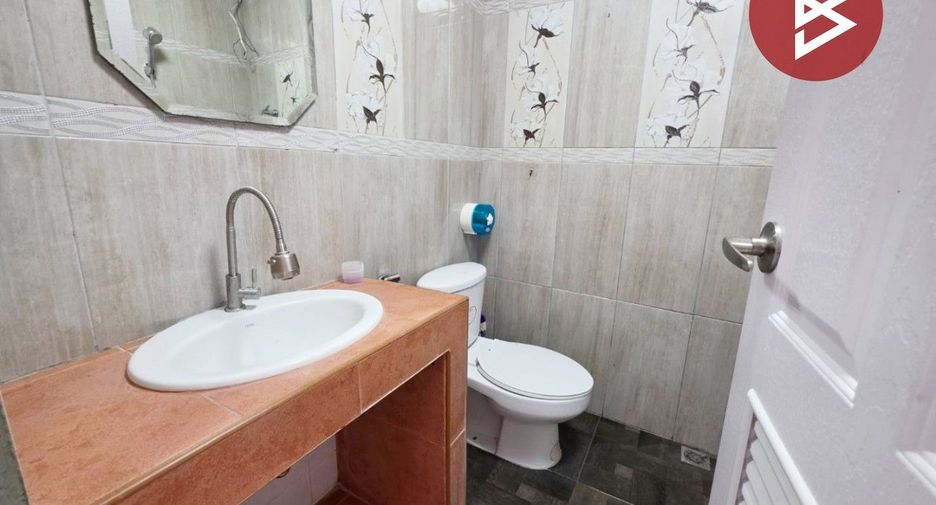 Reihenhaus zum Kauf mit 2 Zimmer in Lat Phrao, Bangkok