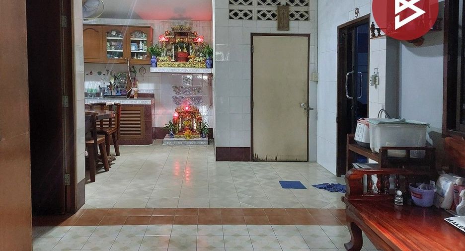 For sale 3 bedrooms townhouse in Wang Thonglang, Bangkok