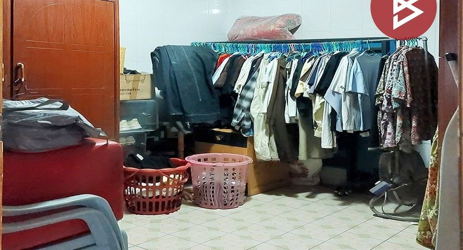 For sale 3 bedrooms townhouse in Wang Thonglang, Bangkok