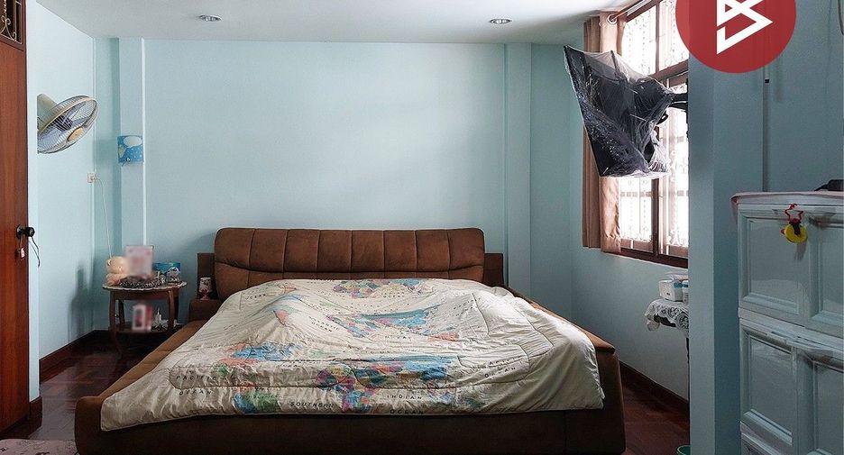 For sale 3 bedrooms townhouse in Wang Thonglang, Bangkok