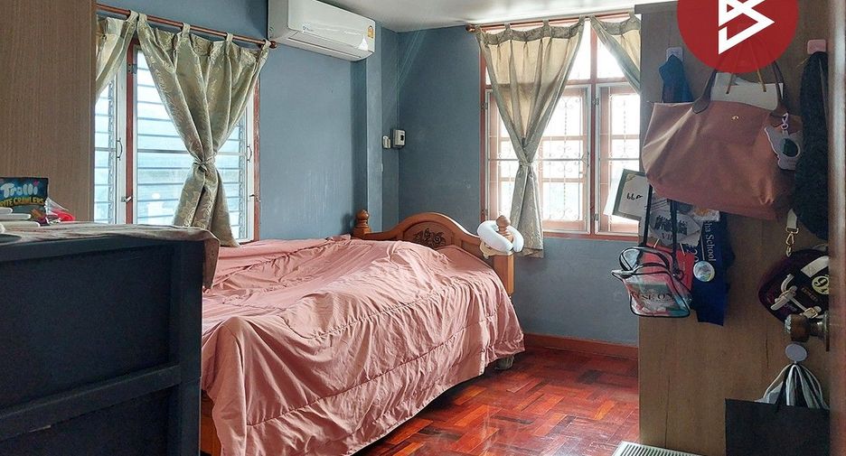 For sale 3 bedrooms townhouse in Wang Thonglang, Bangkok