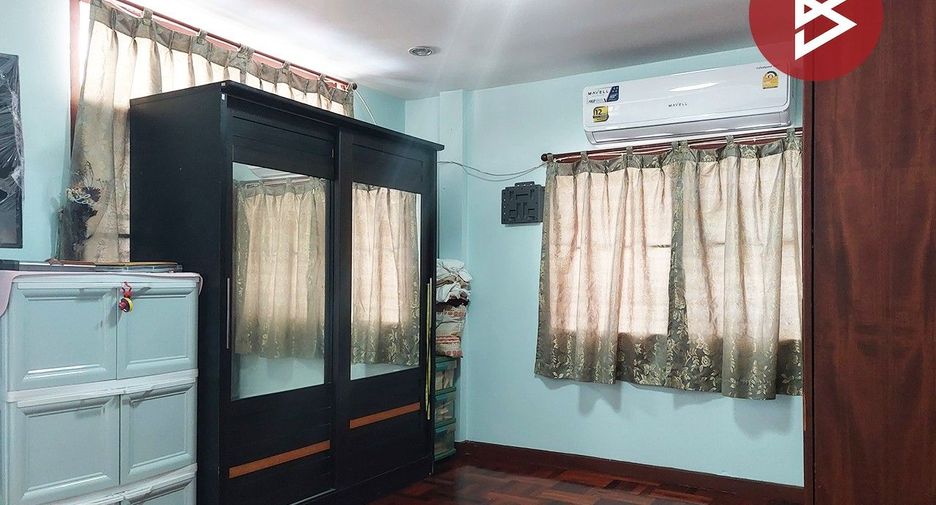 For sale 3 bedrooms townhouse in Wang Thonglang, Bangkok