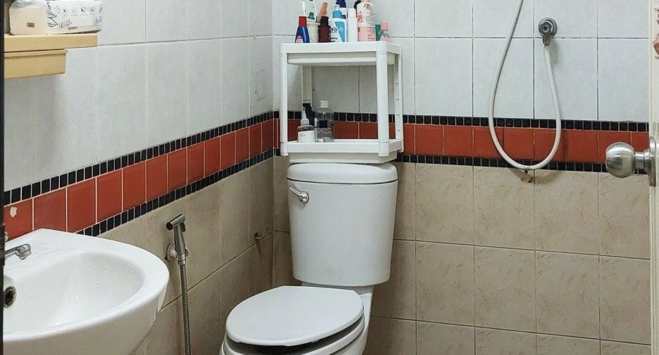 For sale 3 bedrooms townhouse in Wang Thonglang, Bangkok