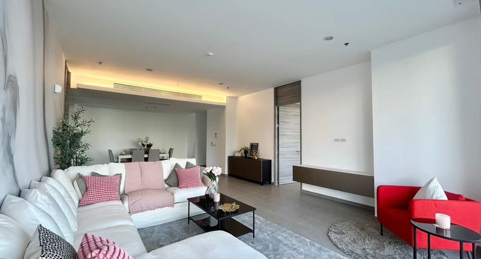 For rent 2 bedrooms condo in North Pattaya, Pattaya