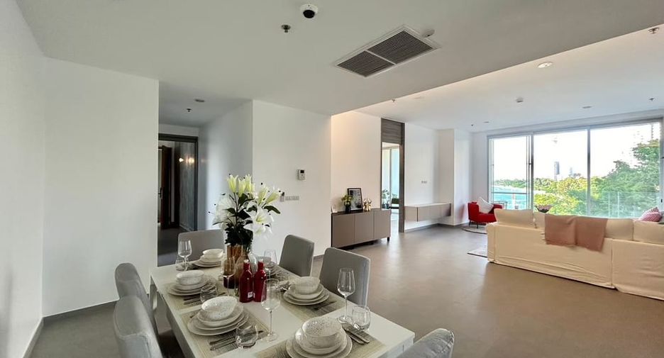 For rent 2 bedrooms condo in North Pattaya, Pattaya