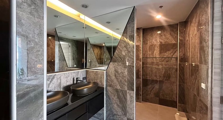 For rent 2 bedrooms condo in North Pattaya, Pattaya