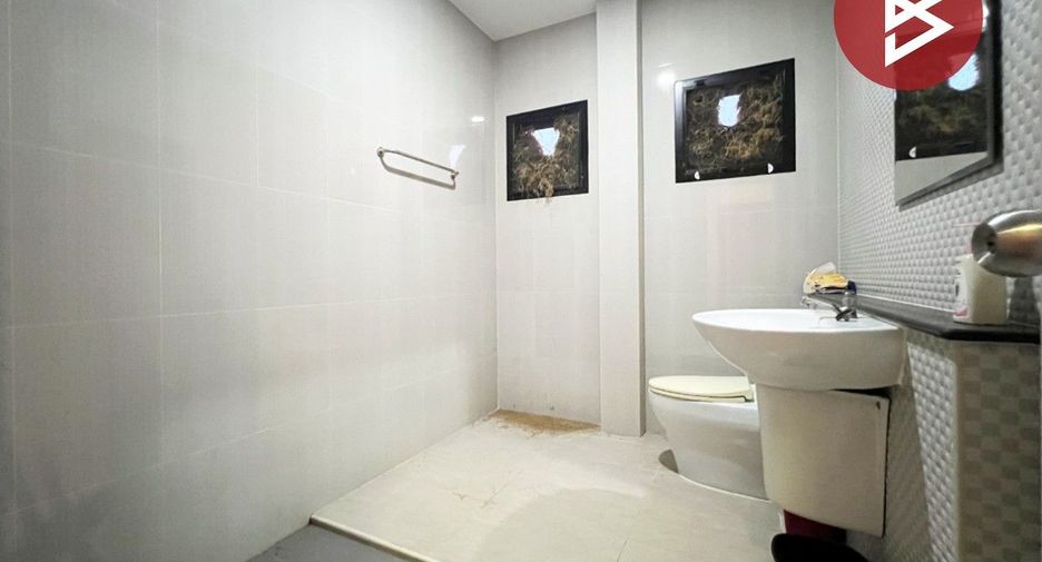 Haus zum Kauf mit 3 Zimmer in Phutthamonthon, Nakhon Pathom