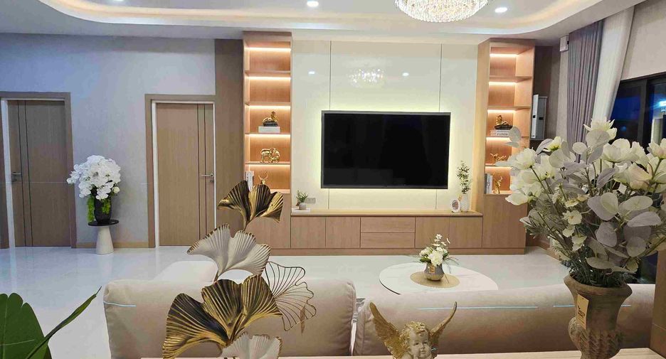 For sale 4 bedrooms house in East Pattaya, Pattaya