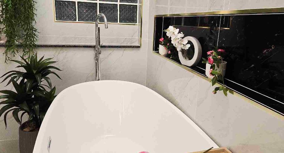 For sale 4 bedrooms house in East Pattaya, Pattaya