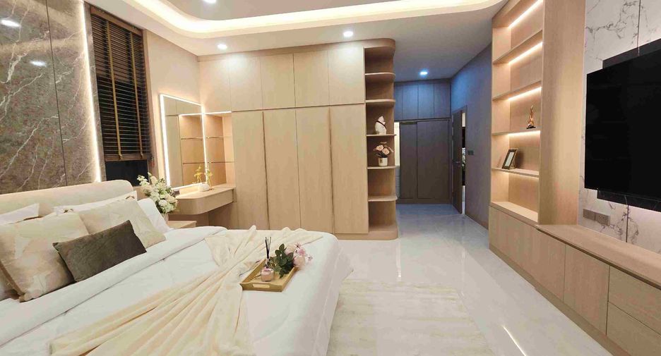 For sale 4 bedrooms house in East Pattaya, Pattaya