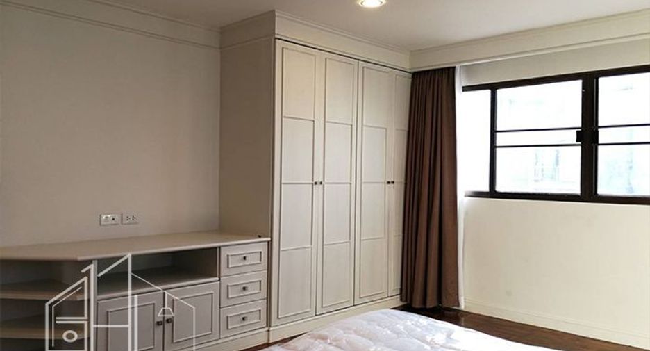 Condo en alquiler de 3 habitaciones en Khlong Toei, Bangkok