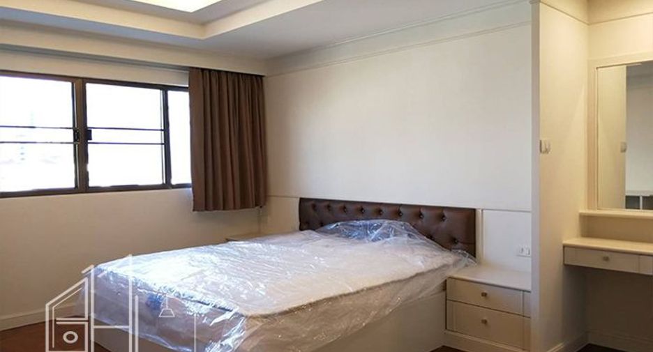 Condo en alquiler de 3 habitaciones en Khlong Toei, Bangkok