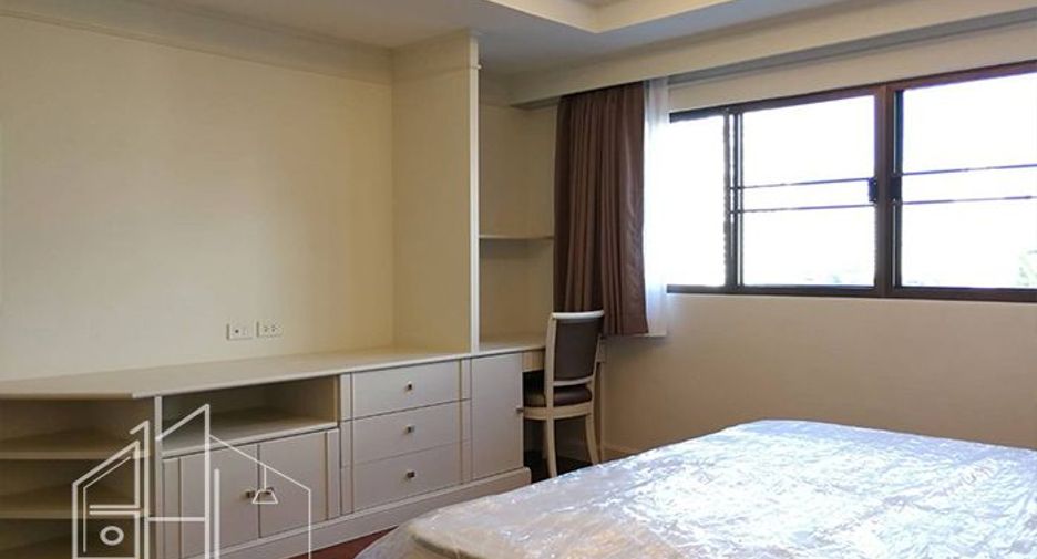Condo en alquiler de 3 habitaciones en Khlong Toei, Bangkok