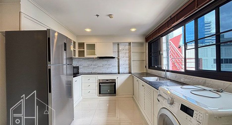 For rent 3 bedrooms condo in Khlong Toei, Bangkok