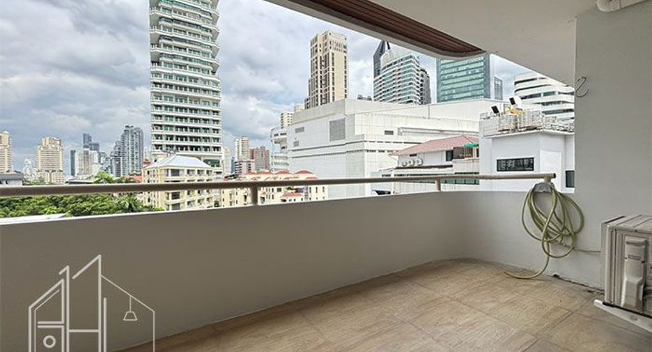 For rent 3 bedrooms condo in Khlong Toei, Bangkok
