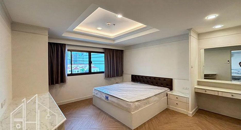 For rent 3 bedrooms condo in Khlong Toei, Bangkok