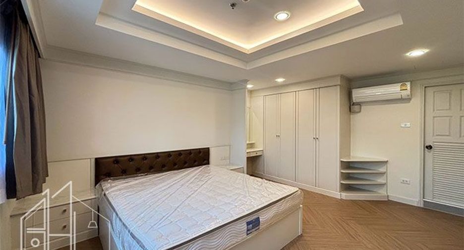 For rent 3 bedrooms condo in Khlong Toei, Bangkok
