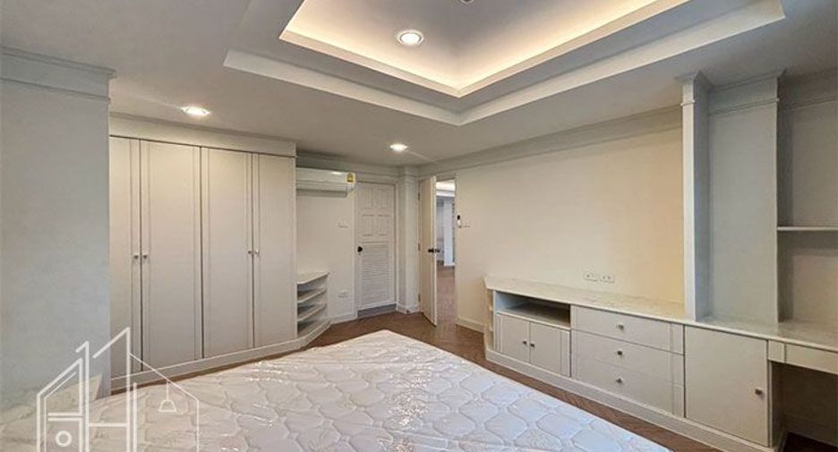 For rent 3 bedrooms condo in Khlong Toei, Bangkok