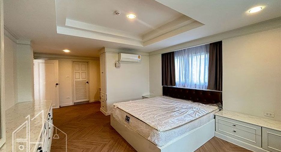 For rent 3 bedrooms condo in Khlong Toei, Bangkok