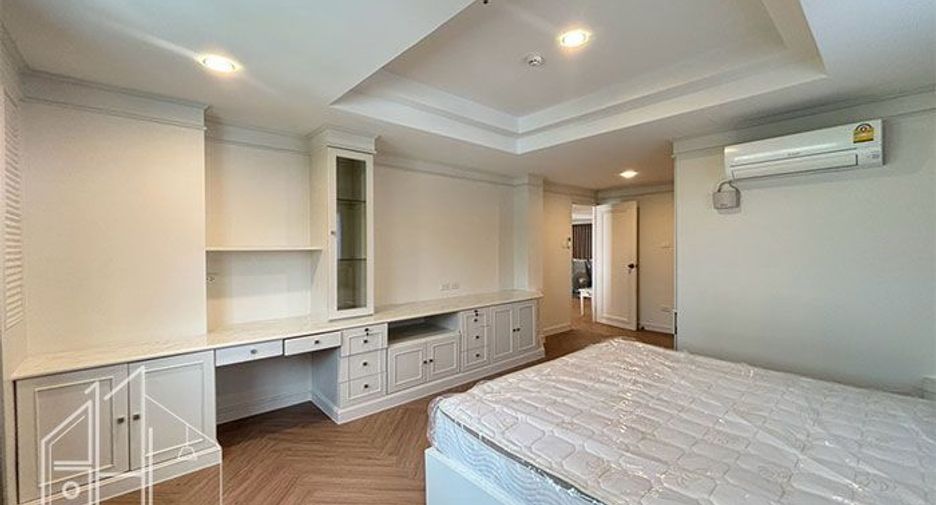 For rent 3 bedrooms condo in Khlong Toei, Bangkok