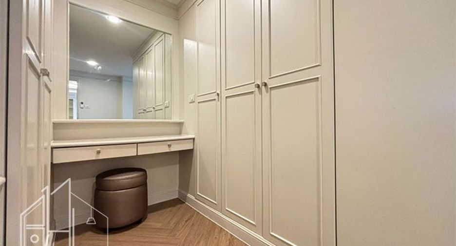 For rent 3 bedrooms condo in Khlong Toei, Bangkok
