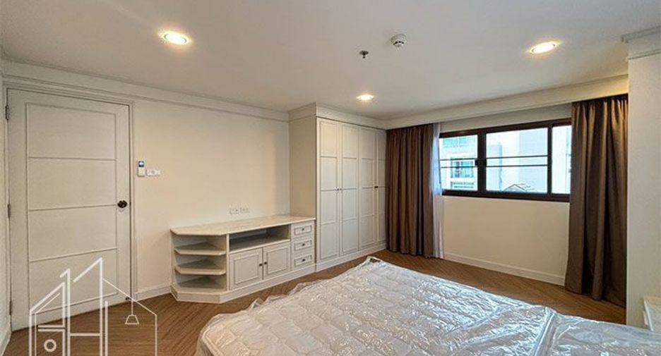 For rent 3 bedrooms condo in Khlong Toei, Bangkok