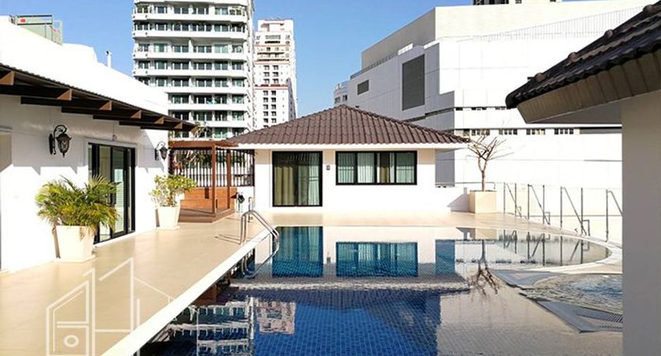 For rent 3 bedrooms condo in Khlong Toei, Bangkok