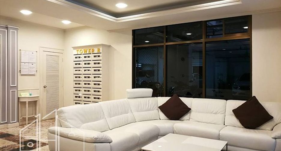 For rent 3 bedrooms condo in Khlong Toei, Bangkok