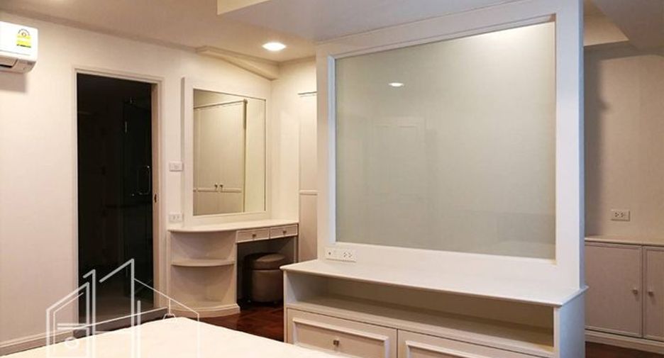 Apartamento en alquiler de 3 habitaciones en Khlong Toei, Bangkok